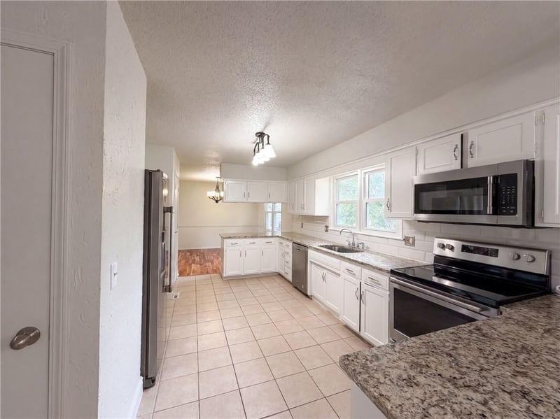 14224 S Raintree Dr, Olathe, KS 66062