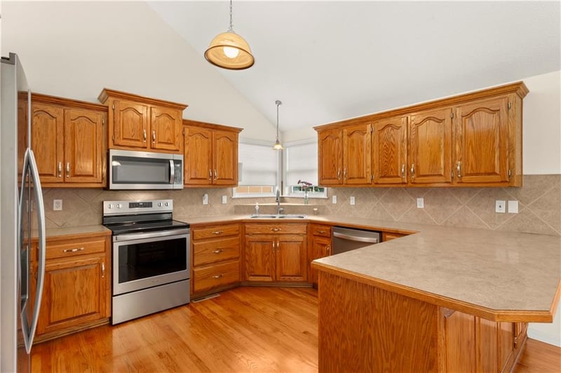 900 NW Poplar Ct, Grain Valley, MO 64029