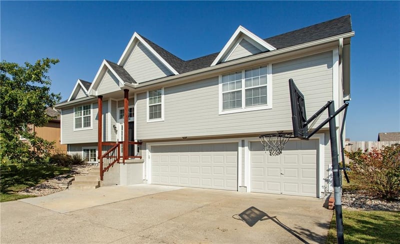 900 NW Poplar Ct, Grain Valley, MO 64029