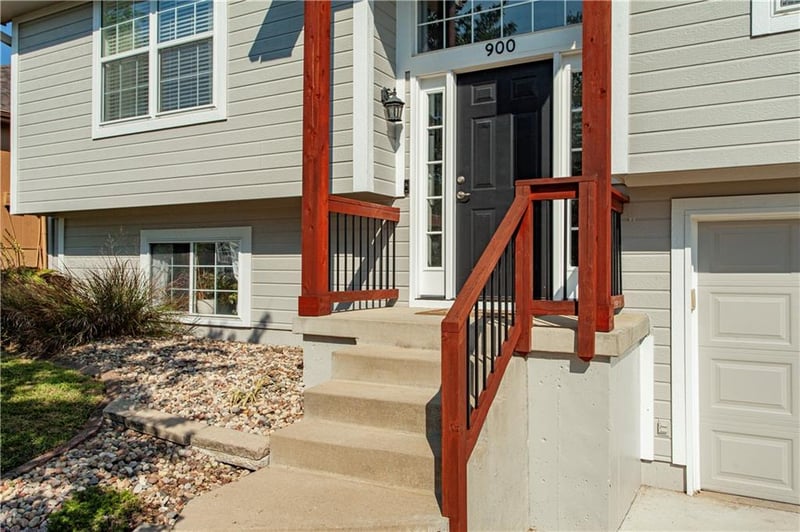 900 NW Poplar Ct, Grain Valley, MO 64029