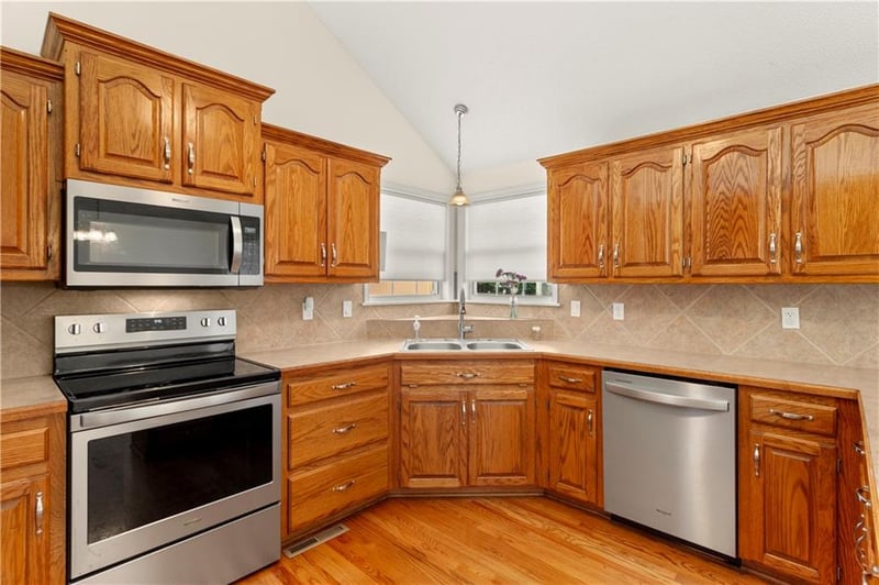 900 NW Poplar Ct, Grain Valley, MO 64029