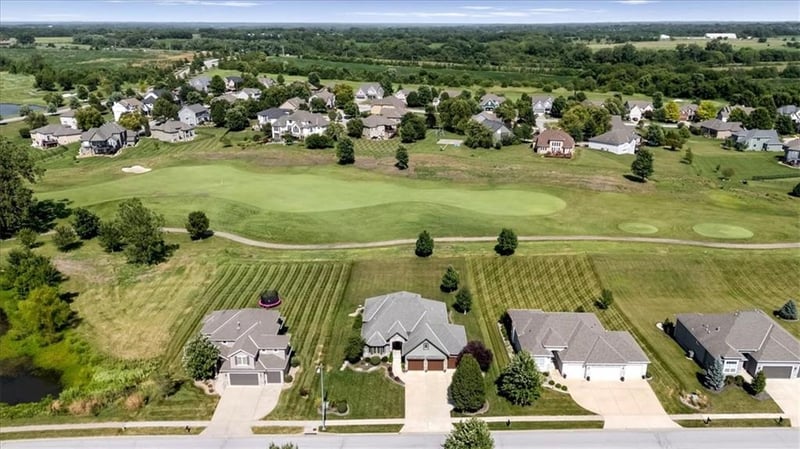 4421 142nd St, Basehor, KS 66007