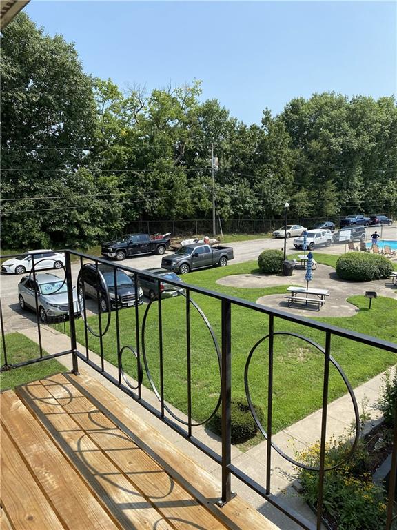 2811 Pembroke Ln #C-25, St Joseph, MO 64506