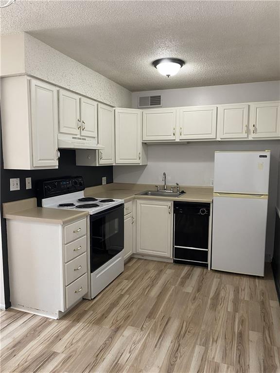 2811 Pembroke Ln #C-25, St Joseph, MO 64506