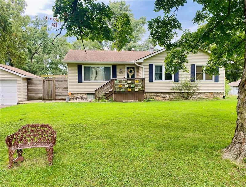11811 E 53 St, Kansas City, MO 64133