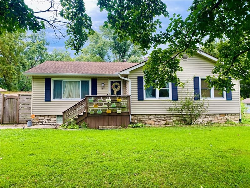 11811 E 53 St, Kansas City, MO 64133