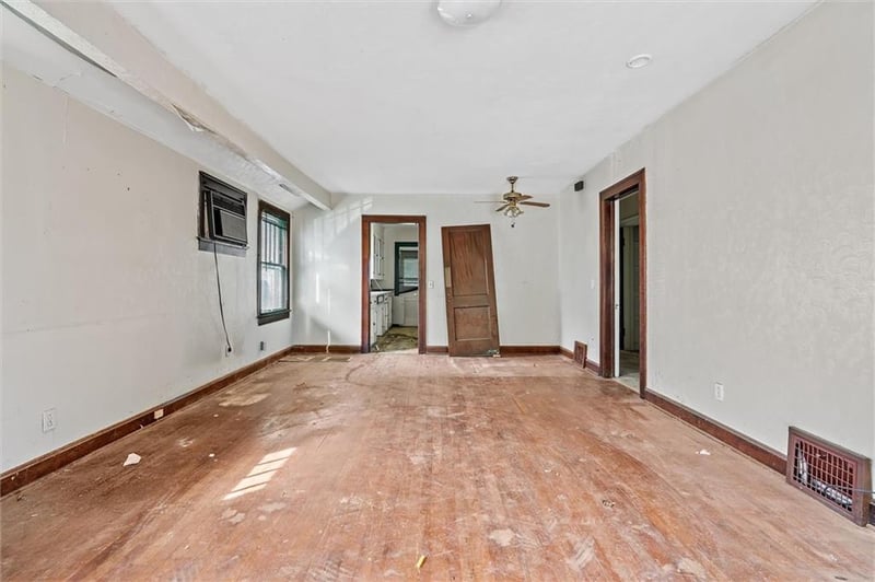 532 Blue Ridge Blvd, Kansas City, MO 64125