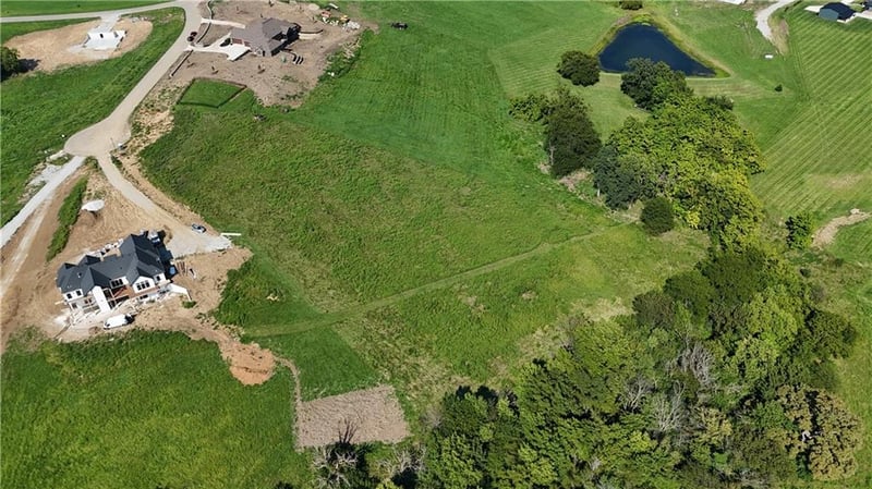 14713 Emerald Ct, Smithville, MO 64089