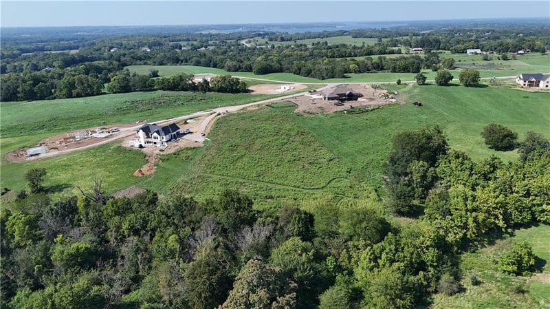 14713 Emerald Ct, Smithville, MO 64089