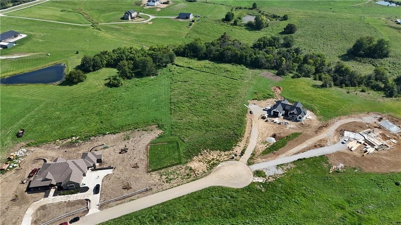 14713 Emerald Ct, Smithville, MO 64089