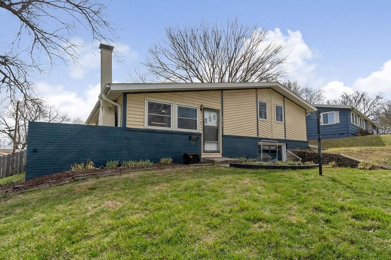 5613 N Euclid Ave, Gladstone, MO 64118