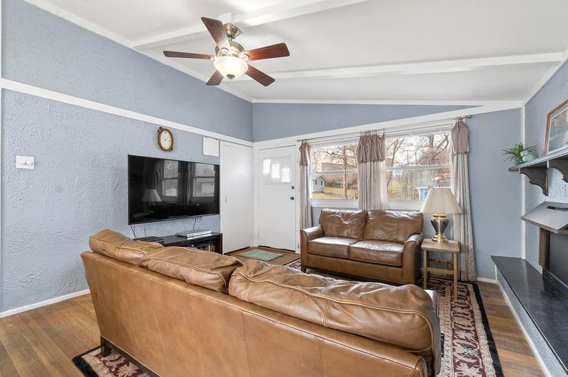 5613 N Euclid Ave, Gladstone, MO 64118