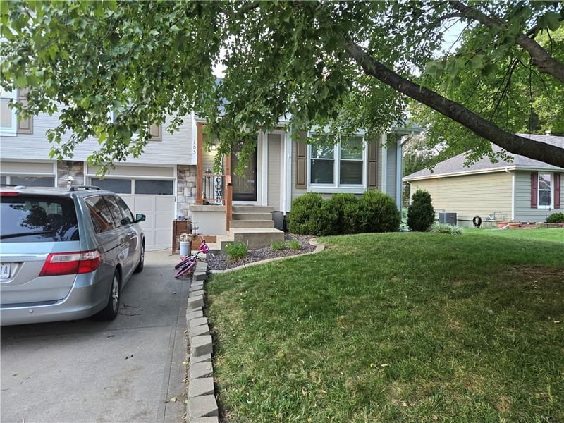 105 SE Harvard Dr, Blue Springs, MO 64014