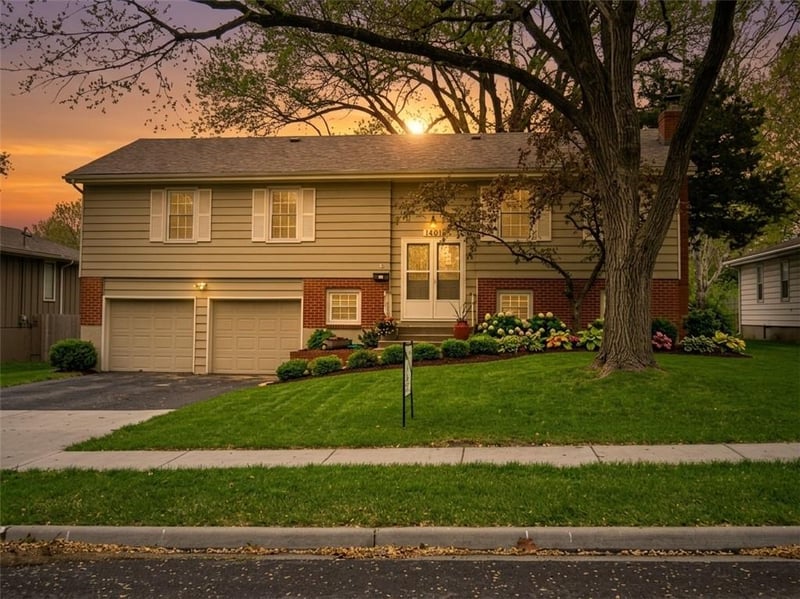 1409 W Alta Ln, Olathe, KS 66061