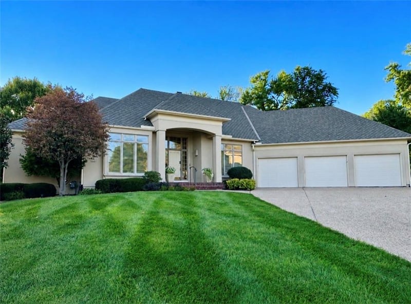 11507 Cedar St, Leawood, KS 66211
