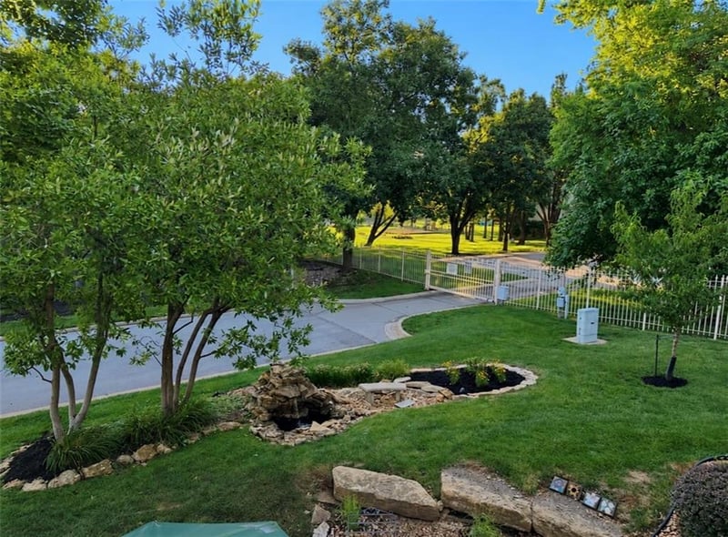 11507 Cedar St, Leawood, KS 66211