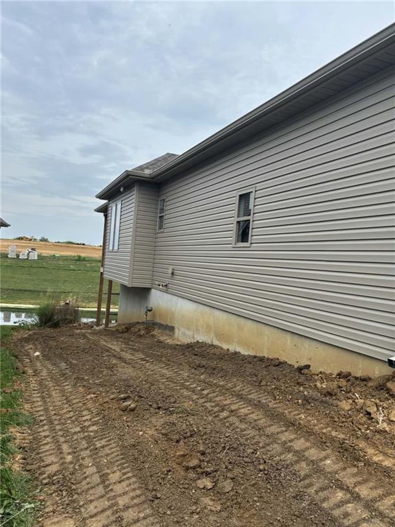 4705 Stonebridge Dr E, St Joseph, MO 64505