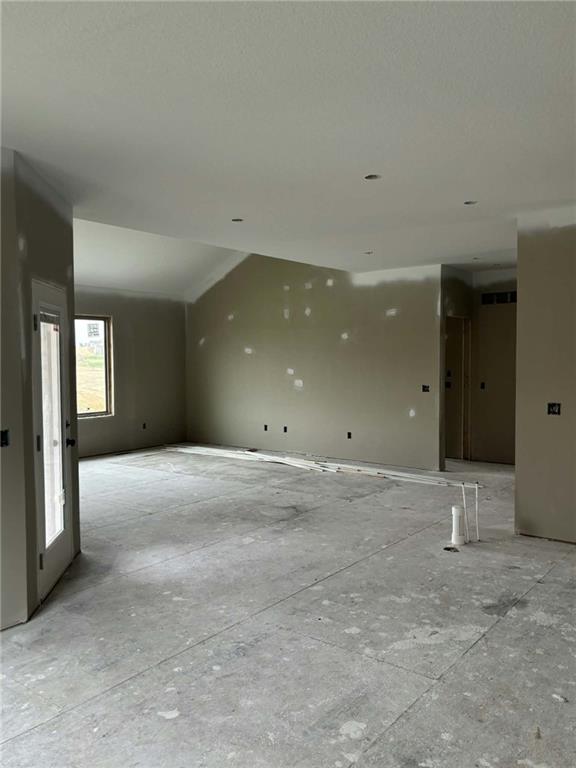 4705 Stonebridge Dr E, St Joseph, MO 64505
