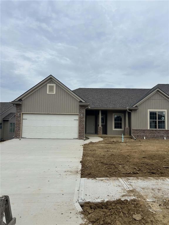 4705 Stonebridge Dr E, St Joseph, MO 64505