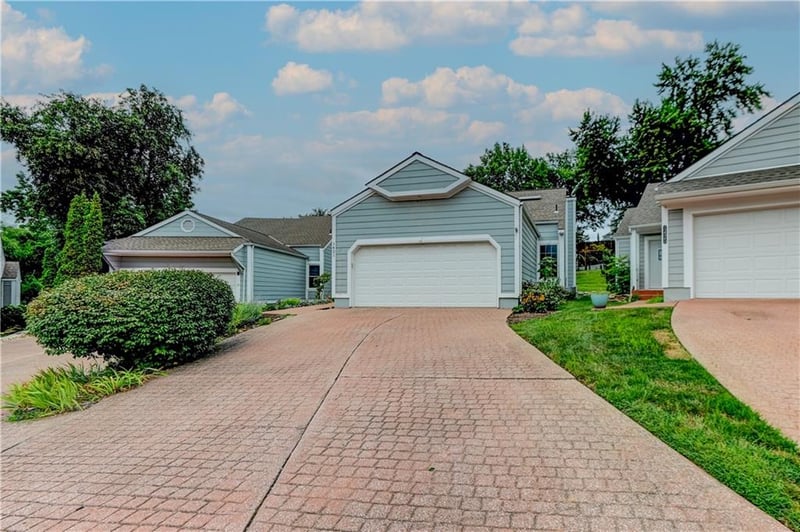 1421 Birdseye Ct, Blue Springs, MO 64015