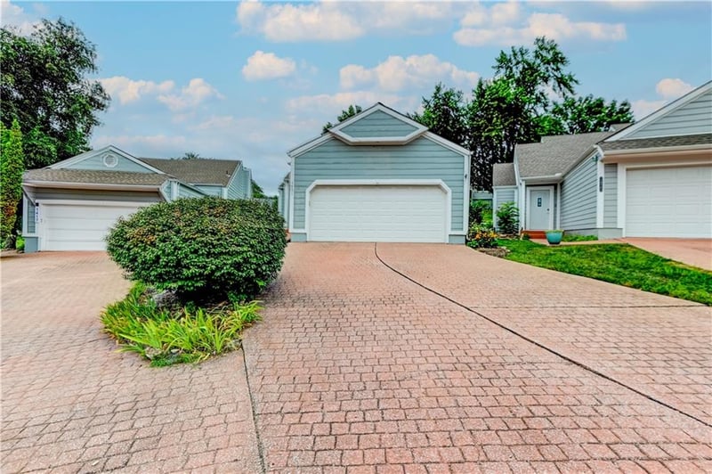 1421 Birdseye Ct, Blue Springs, MO 64015