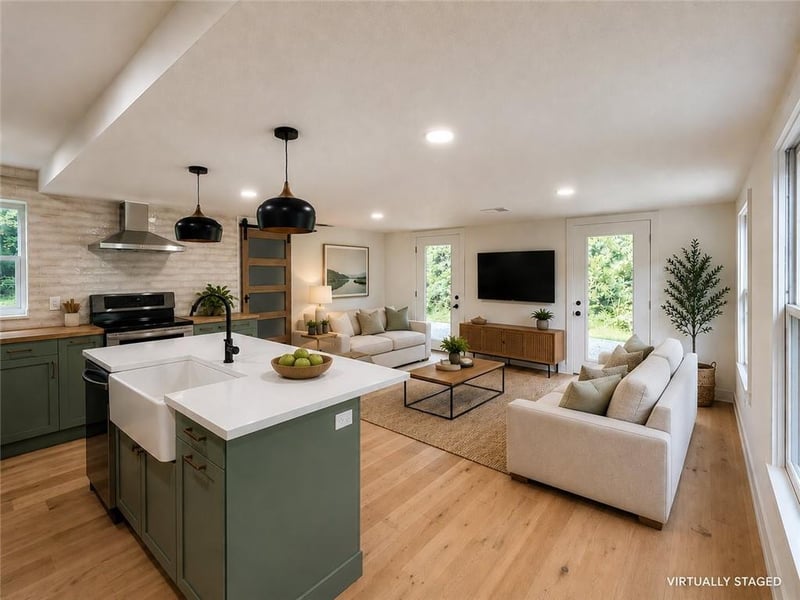 28 Tla Lake Shore Dr, Lake Lotawana, MO 64086