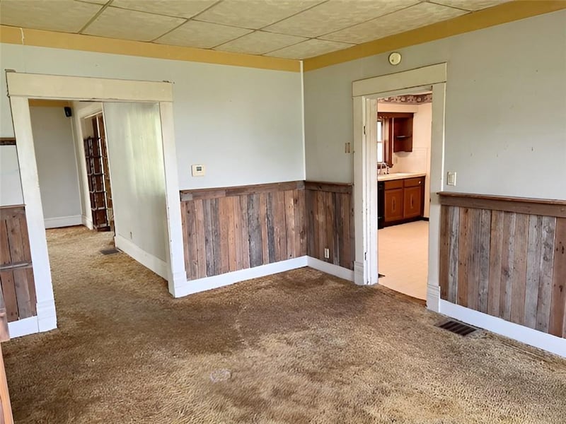 208 S 3rd St, Hopkins, MO 64461