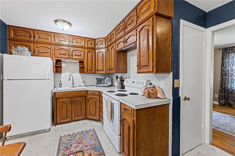 2711 S Scott Ave, Independence, MO 64052