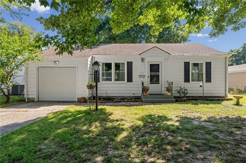 2711 S Scott Ave, Independence, MO 64052