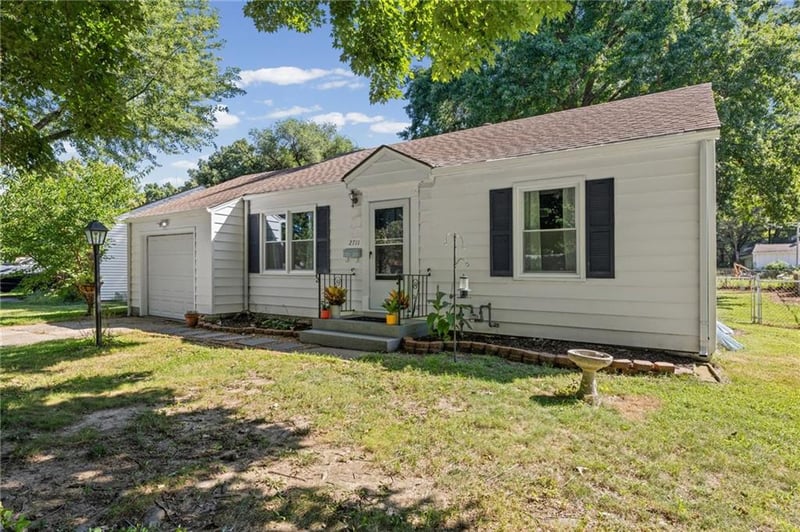 2711 S Scott Ave, Independence, MO 64052