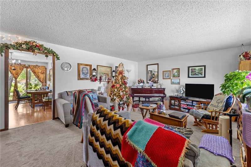 128 N Robey St, Williamsburg, KS 66095