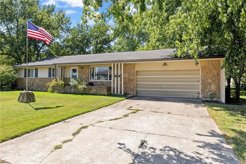 128 N Robey St, Williamsburg, KS 66095