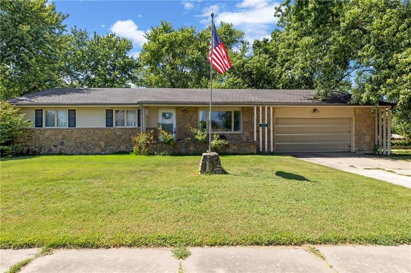 128 N Robey St, Williamsburg, KS 66095