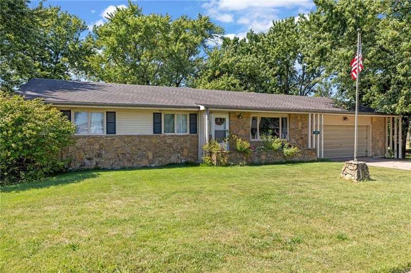 128 N Robey St, Williamsburg, KS 66095
