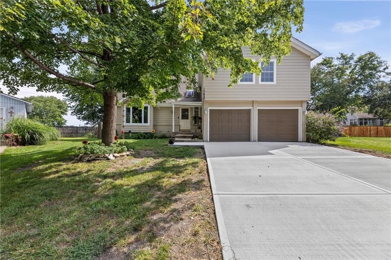 15620 143rd Ter, Olathe, KS 66062