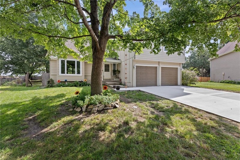 15620 143rd Ter, Olathe, KS 66062