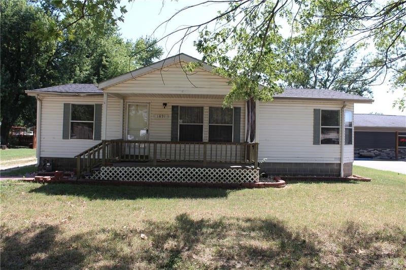 1891 54 Highway Rd, Iola, KS 66749