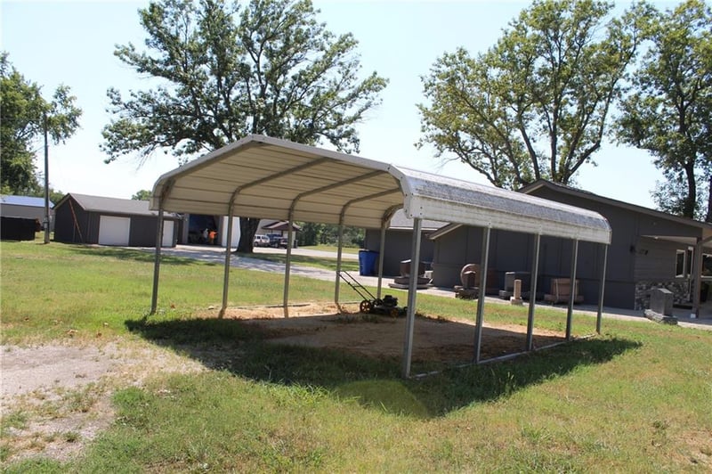 1891 54 Highway Rd, Iola, KS 66749