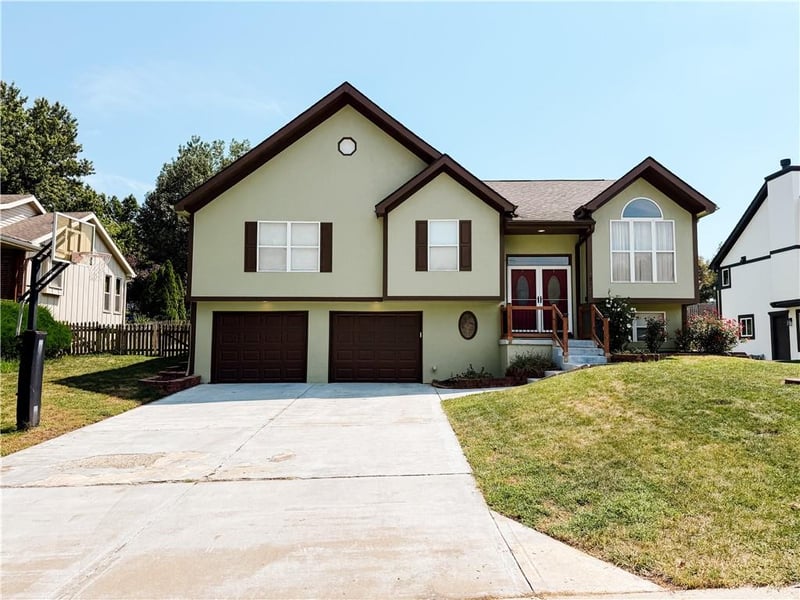 4513 NE Webster Dr, Lee's Summit, MO 64064