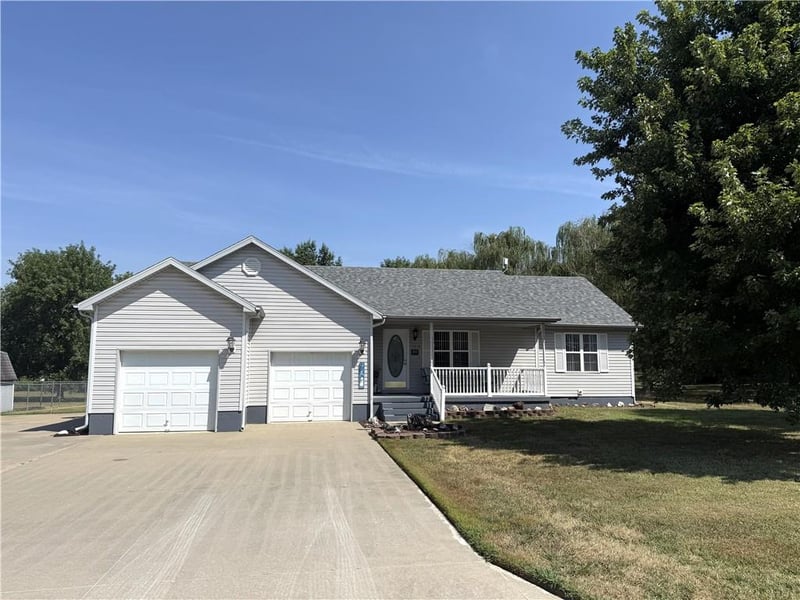 150 26th Rd, Lamar, MO 64759