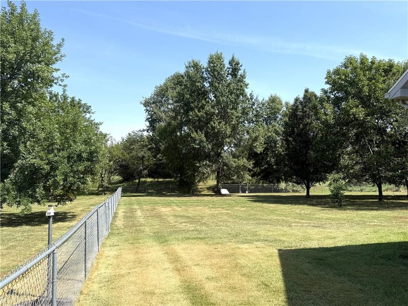 150 26th Rd, Lamar, MO 64759