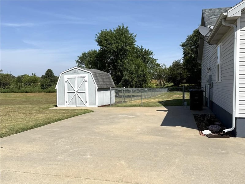 150 26th Rd, Lamar, MO 64759