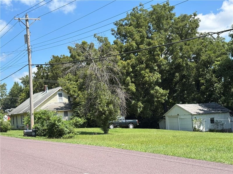 1301 E Mechanic Ave, Independence, MO 64050