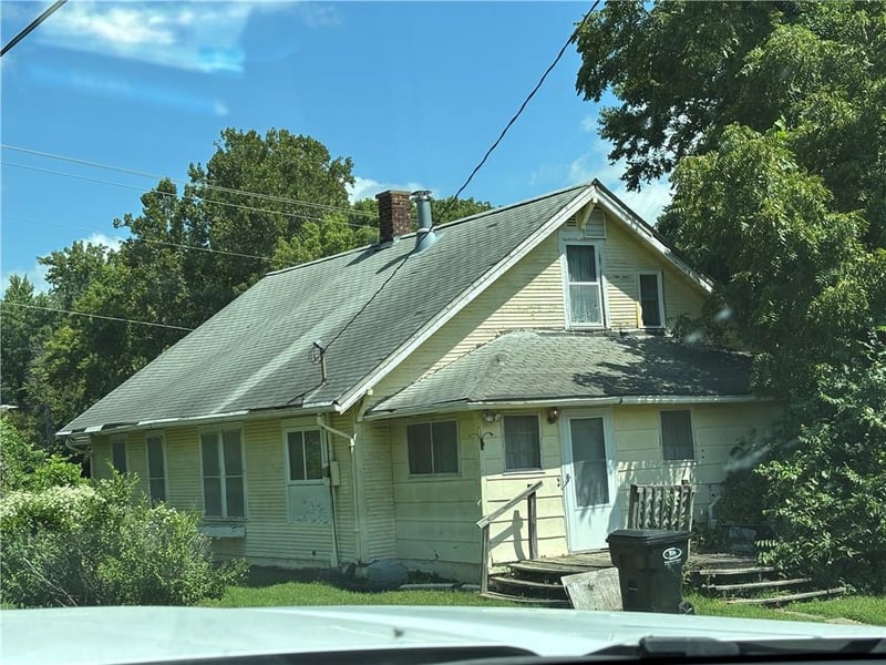 1301 E Mechanic Ave, Independence, MO 64050