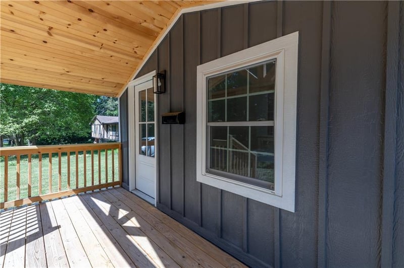 2701 Karnes Rd, St Joseph, MO 64505
