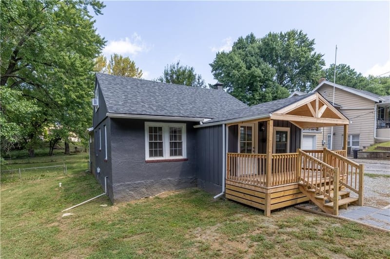 2701 Karnes Rd, St Joseph, MO 64505