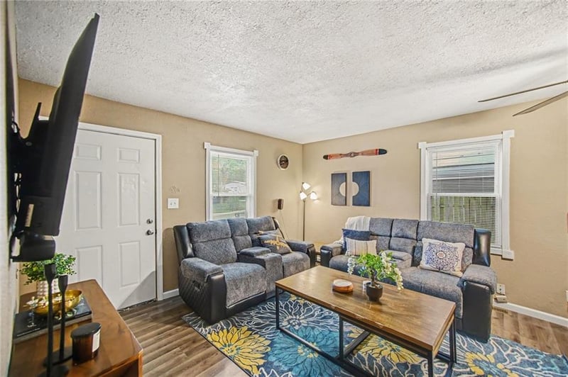 7318 NE 51st St, Kansas City, MO 64119