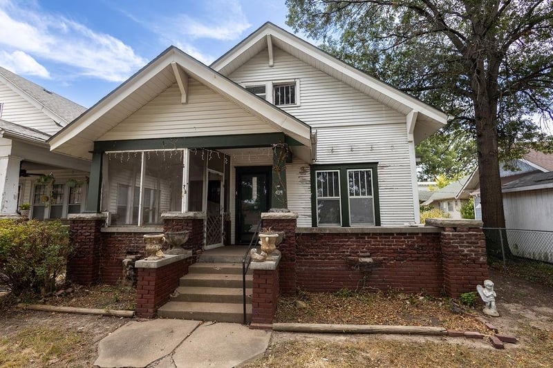 409 W 5th St, Coffeyville, KS 67337