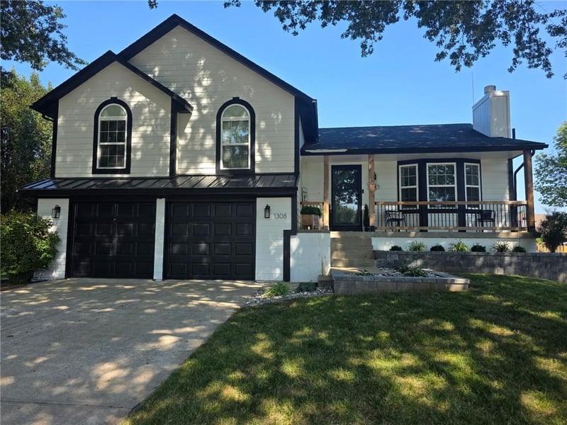 1308 NE Foxwood Dr, Lee's Summit, MO 64086