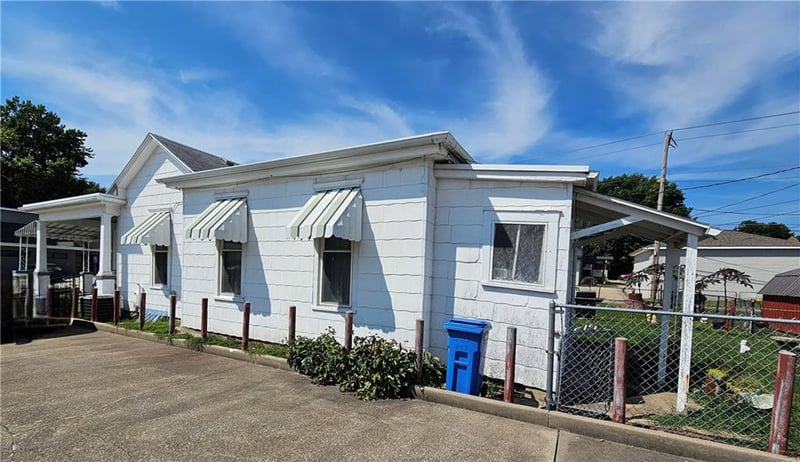 1005 N 22nd St, St Joseph, MO 64506